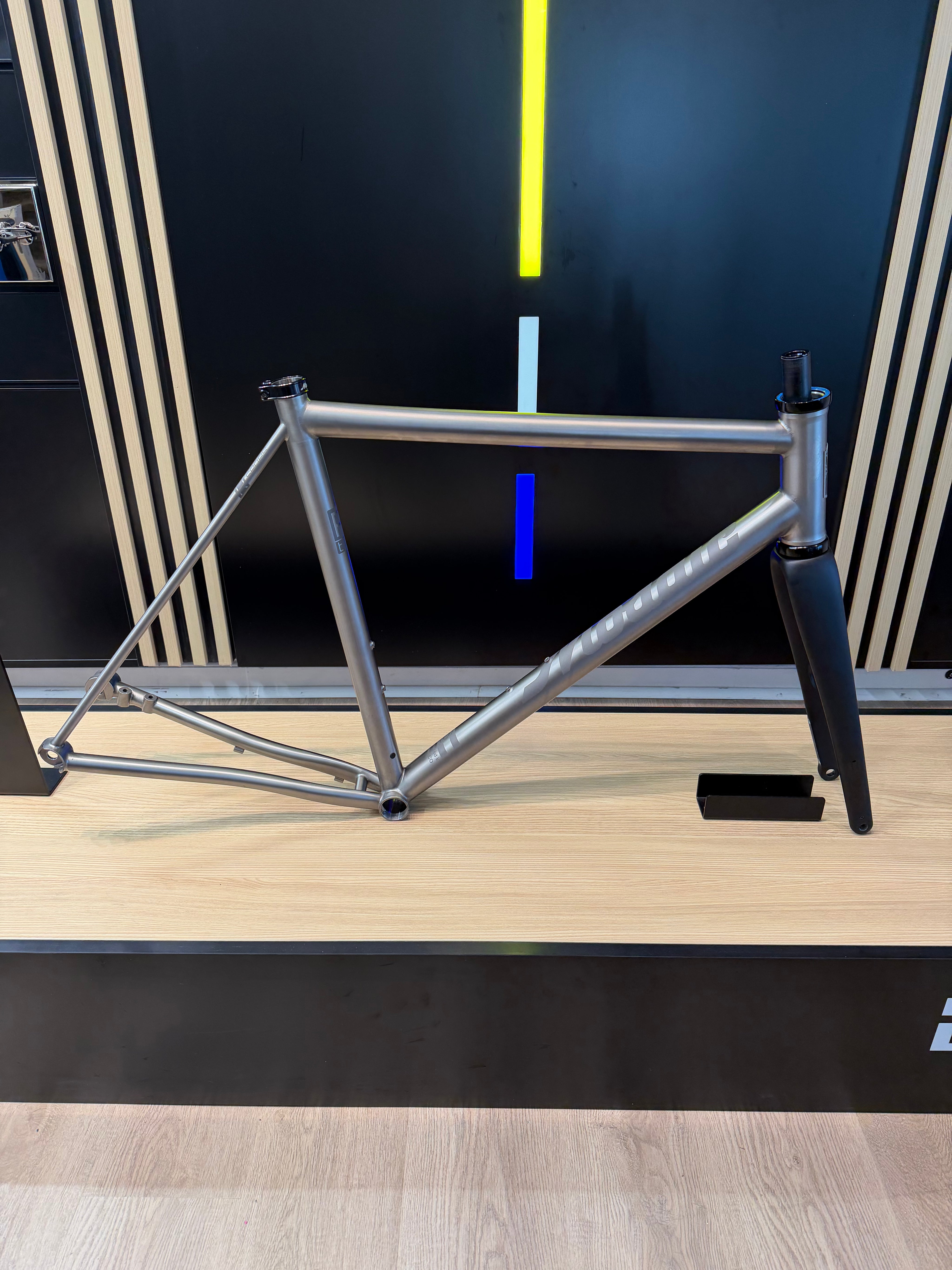 Mosaic RT-1 iTR Titanium Frameset performance road bike frame in titanium tubing and forkset
