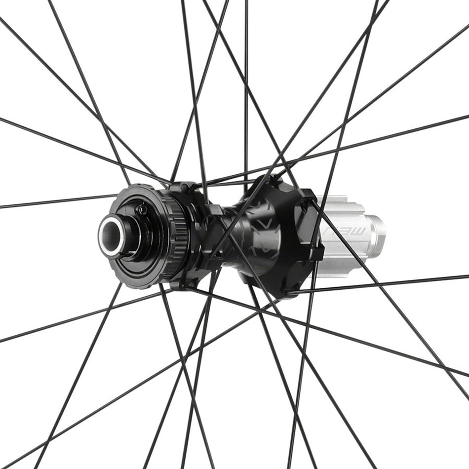 Campagnolo Levante rear wheel for gravel bikes with durable spokes and alloy rim, designed for off-road cycling performance.